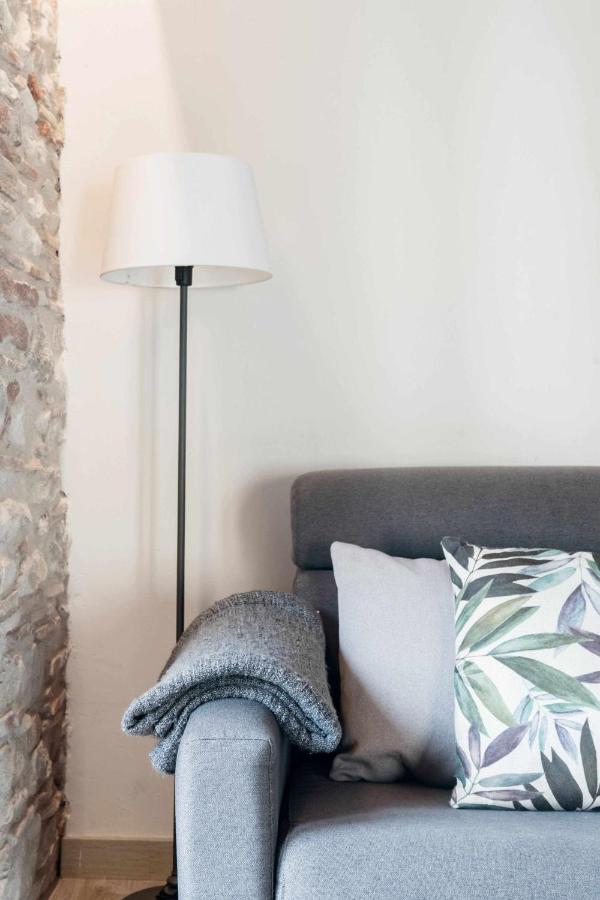 Revitalized Apartment In Historical Building ชีโรนา ภายนอก รูปภาพ
